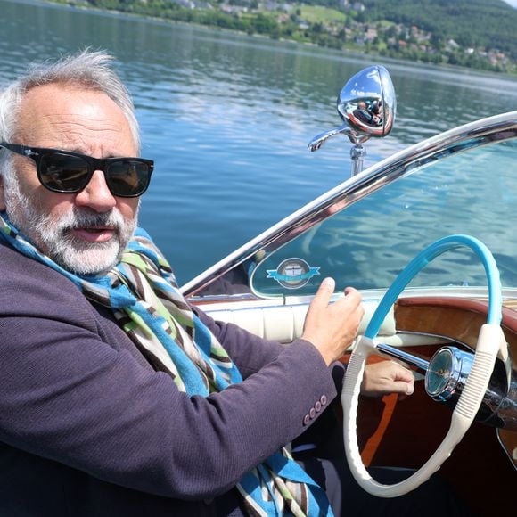 Exclusif - Antoine Dulery en Riva sur le Lac du Bourget lors de la 3ème édition du Festival du Cinema Français et de la gastronomie d'Aix-les-Bains le 5 juin 2024. © Denis Guignebourg / Bestimage