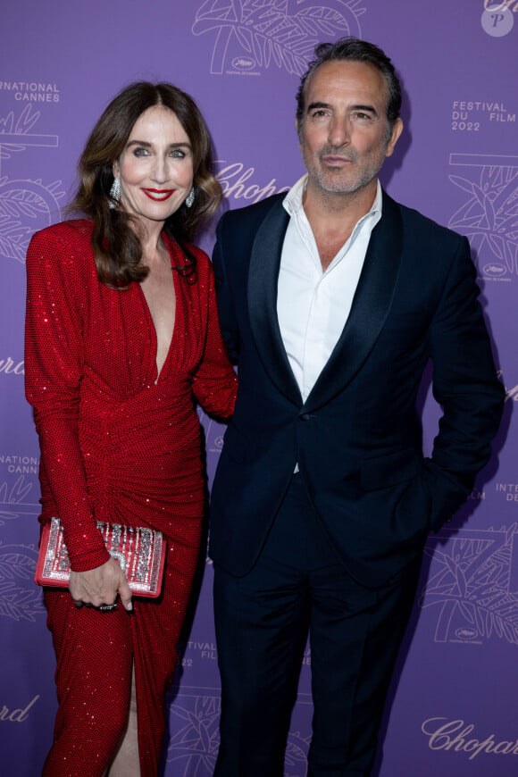 Elsa Zylberstein, Jean Dujardin - Photocall du dîner du 75ème Festival International du Film de Cannes. Le 24 mai 2022 © Olivier Borde / Bestimage 