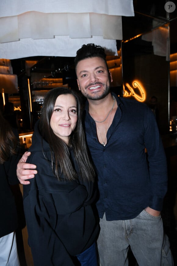 Et pour la soirée privée d'inauguration des lieux, tout le beau monde était de sortie. Ainsi, Kev Adams a pu compter sur le soutien de ses proches.
Exclusif - Camille Lellouche, Kev Adams - Soirée d'inauguration du bar restaurant "Chichi Paris" au 8 rue de Berry à Paris le 13 novembre 2024. © Rachid Bellak/Bestimage