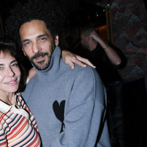 Tomer Sisley et son épouse que l'on ne présente plus Sandra Sisley ont à nouveau affiché leur complicité indéniable.
Exclusif - Tomer Sisley et sa femme Sandra Sisley - Soirée d'inauguration du bar restaurant "Chichi Paris" au 8 rue de Berry à Paris le 13 novembre 2024. © Rachid Bellak/Bestimage