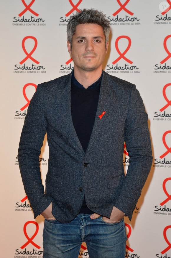 Mais au JT, personne ne voit rien puisqu'il apparaît en costume.
Jean-Baptiste Boursier - Soirée de lancement du Sidaction 2017 au Musée du Quai Branly à Paris le 7 mars 2017. © Coadic Guirec/Bestimage