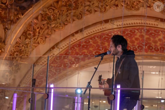 Le chanteur Vianney assiste à l'inauguration des décorations de Noël " Le 130e Noel des Galeries Lafayette ", le 14 novembre 2024 à Paris, France.
Photo par Mireille Ampilhac/ABACAPRESS.COM