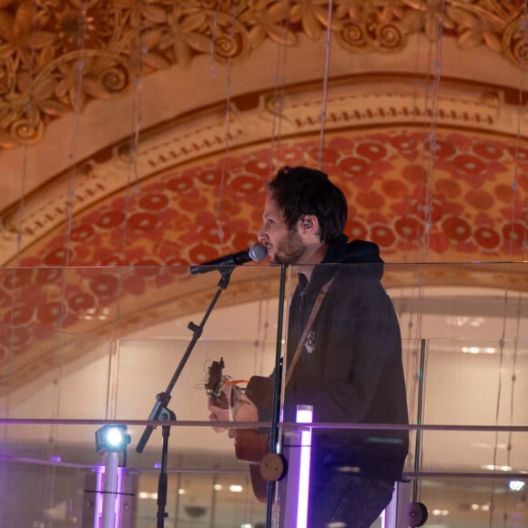 Le chanteur Vianney assiste à l'inauguration des décorations de Noël " Le 130e Noel des Galeries Lafayette ", le 14 novembre 2024 à Paris, France.
Photo par Mireille Ampilhac/ABACAPRESS.COM