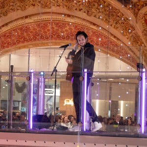 Le chanteur Vianney assiste à l'inauguration des décorations de Noël " Le 130e Noel des Galeries Lafayette ", le 14 novembre 2024 à Paris, France.
Photo par Mireille Ampilhac/ABACAPRESS.COM