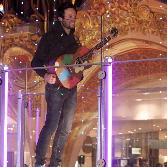 Le chanteur Vianney assiste à l'inauguration des décorations de Noël " Le 130e Noel des Galeries Lafayette ", le 14 novembre 2024 à Paris, France.
Photo par Mireille Ampilhac/ABACAPRESS.COM