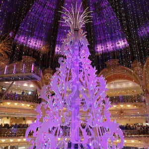 Illustration lors de l'inauguration du 130ème Noël aux Galeries Lafayette, et des illuminations des vitrines, à Paris. Le 14 novembre 2024 © Marc Ausset-Lacroix / Bestimage