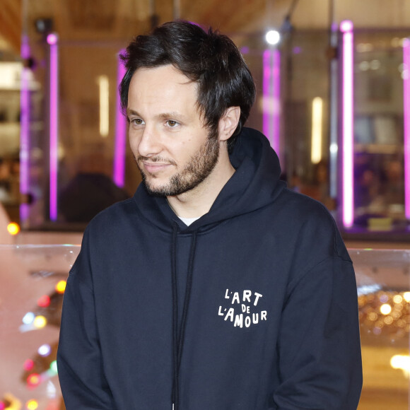 Vianney lors de l'inauguration du 130ème Noël aux Galeries Lafayette, et des illuminations des vitrines, à Paris. Le 14 novembre 2024 © Marc Ausset-Lacroix / Bestimage