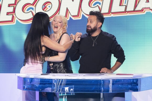 Exclusif - Sylvie Ortega, Loana Petrucciani, Cyril Hanouna - TPMP (Touche Pas à Mon Poste) présenté par Cyril Hanouna, qui tente de réconcilier Sylvie Ortega, Loana Petrucciani et Eryl Prayer, diffusée en direct le 23 Septembre 2021 sur C8 - Paris le 23 Septembre 2021 © Jack Tribeca / Bestimage 