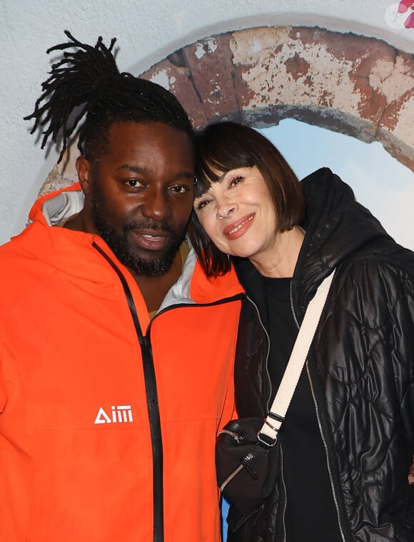 Mathilda May et son mari Sly Johnson - Soirée de gala pour la première de la comédie musicale "Mamma Mia ! Le Musical" au Casino de Paris le 26 octobre 2023. Déjà saluée par plus de 65 millions de spectateurs dans le monde, la comédie musicale culte "Mamma Mia !" est de retour au Casino de Paris, et ce jusqu'au 21 janvier prochain. © Coadic Guirec/Bestimage