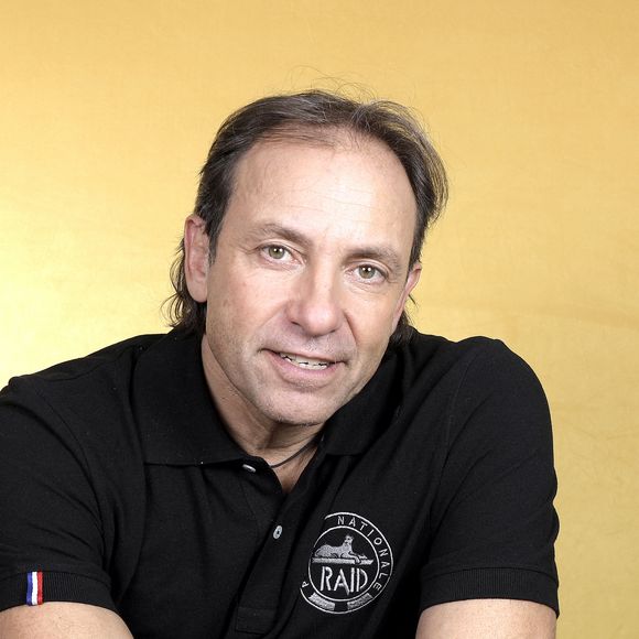 Portrait de Philippe Candeloro lors de l'enregistrement de l'émission "Chez Jordan de Luxe" diffusée sur C8 le 6 novembre 2024. © Cédric Perrin / Bestimage