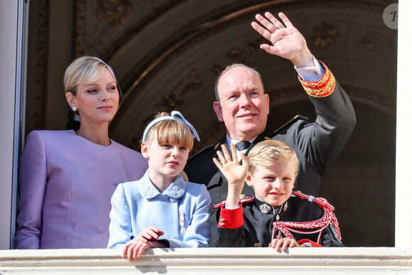 Le prince Albert II et la princesse Charlene de Monaco, et leurs enfants le prince Jacques et la princesse Gabriella - La famille princière de Monaco au balcon du palais, à l'occasion de la Fête Nationale de Monaco, le 19 novembre 2024. © Jacovides-Bebert/Bestimage 