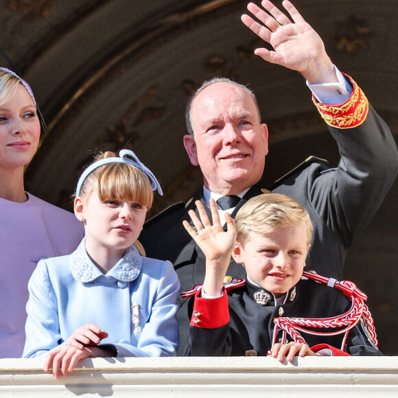 Le prince Albert II et la princesse Charlene de Monaco, et leurs enfants le prince Jacques et la princesse Gabriella - La famille princière de Monaco au balcon du palais, à l'occasion de la Fête Nationale de Monaco, le 19 novembre 2024. © Jacovides-Bebert/Bestimage 