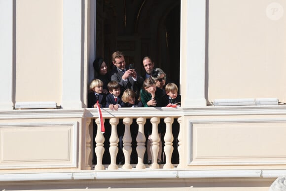 Beatrice Borromeo, Stefano Ercole Carlo Casiraghi, la princesse Caroline de Hanovre, Balthazar Casiraghi-Rassam, India Casiraghi, Francesco Carlo Albert Casiraghi, Pierre Casiraghi et Maximilian Casiraghi et Andrea Casiraghi - La famille princière de Monaco au balcon du palais, à l'occasion de la Fête Nationale de Monaco, le 19 novembre 2024. © Jacovides-Bebert/Bestimage 