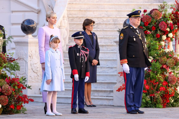 Le prince Albert II de Monaco, la princesse Charlene de Monaco, le prince héritier Jacques, la princesse Gabriella, la princesse Stéphanie de Monaco dans la cour du palais princier le jour de la fête nationale de Monaco le 19 novembre 2024. © Jean-Charles Vinaj / Pool Monaco / Bestimage 