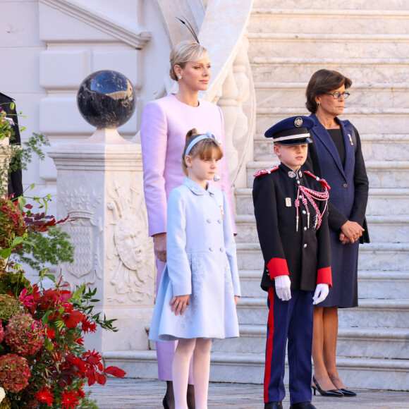 Le prince Albert II de Monaco, la princesse Charlene de Monaco, le prince héritier Jacques, la princesse Gabriella, la princesse Stéphanie de Monaco dans la cour du palais princier le jour de la fête nationale de Monaco le 19 novembre 2024. © Jean-Charles Vinaj / Pool Monaco / Bestimage 