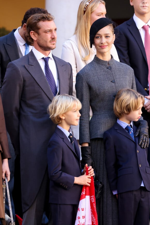 Pierre Casiraghi, Beatrice Borromeo, Stefano et Francesco dans la cour du palais princier le jour de la fête nationale de Monaco le 19 novembre 2024. © Jean-Charles Vinaj / Pool Monaco / Bestimage 