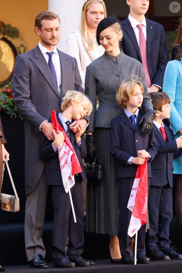 Pierre Casiraghi, Beatrice Borromeo, Stefano et Francesco dans la cour du palais princier le jour de la fête nationale de Monaco le 19 novembre 2024. © Jean-Charles Vinaj / Pool Monaco / Bestimage 