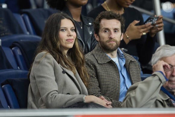 Lisa Brunet, la compagne de Pablo Mira, est également chanteuse
Lisa Brunet et son compagnon Pablo Mira en tribunes du match de Ligue 1 McDonald's opposant le Paris Saint-Germain (PSG) au Racing Club de Strasbourg Alsace (4-2) au Parc des Princes à Paris, France, le 19 octobre 2024