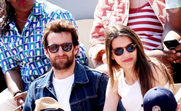 Pablo Mira et sa compagne Lisa Brunet dans les tribunes des Internationaux de France de tennis de Roland Garros 2024 à Paris, France, le 6 juin 2024. © Jacovides-Moreau/Bestimage 