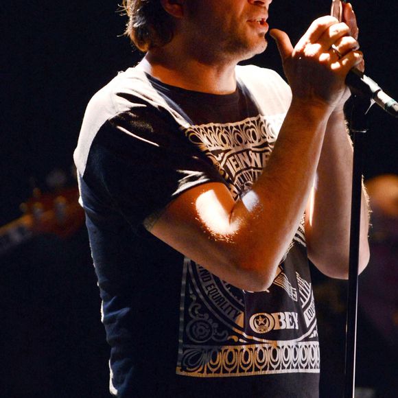  Bertrand Cantat - Les 29 et 30 mars au 104, a Paris, plusieurs artistes ont rendu un nouvel hommage a Alain Bashung avec le spectacle "Dernieres nouvelles de Frau Major". Etaient presents Brigitte Fontaine, Chloe Mons, Albin de la Simone, Bertrand Cantat, Christophe Miossec et Kent, ainsi que son guitariste Yan Pechin