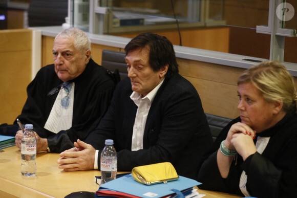 Pierre Palmade au tribunal de Melun avec ses avocats Me Alain Barsikian et Me Céline Lasek pour son procès pour blessures involontaires à la suite d'un accident de la route en février 2023 dans lequel sa voiture a percuté un autre véhicule à Melun. Le 20 novembre 2024. © Christophe Clovis / Bestimage