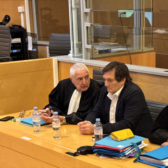 Pierre Palmade au tribunal de Melun avec ses avocats Me Alain Barsikian et Me Céline Lasek pour son procès pour blessures involontaires à la suite d'un accident de la route en février 2023 dans lequel sa voiture a percuté un autre véhicule à Melun. Le 20 novembre 2024. © Christophe Clovis / Bestimage