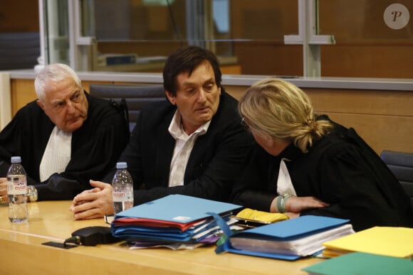 Pierre Palmade au tribunal de Melun avec ses avocats Me Alain Barsikian et Me Céline Lasek pour son procès pour blessures involontaires à la suite d'un accident de la route en février 2023 dans lequel sa voiture a percuté un autre véhicule à Melun. Le 20 novembre 2024. © Christophe Clovis / Bestimage