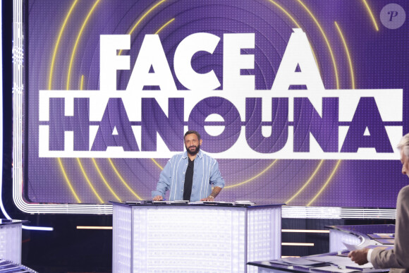 Exclusif - Cyril Hanouna sur le plateau de l’enregistrement de l’émission « Face à Hanouna » présentée par C.Hanouna et diffusée sur C8 le 19 octobre 2024, à Paris, France, le 17 octobre 2024. © Jack Tribeca/Bestimage