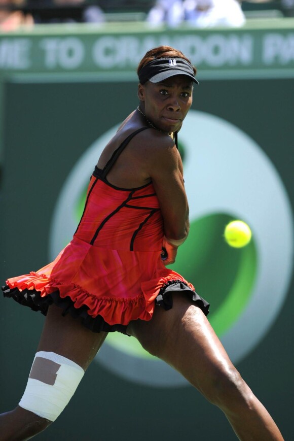 Venus Williams, tout droit sortie d'un cabaret lors de son match en quart de finale du tournoi de Miami le 30 mars 2010