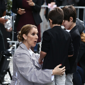 Eddy et Nelson Angelil - Celine Dion quitte l'hôtel Royal Monceau avec ses enfants et prend un jet privé au Bourget le 10 août 2017. 