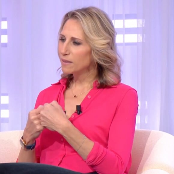 Maud Fontenoy face à Mouloud Achour sur le plateau de "Clique".
(Capture Canal+)