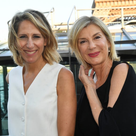 Maud Fontenoy et Michèle Laroque au gala de charité de la Maud Fontenoy Foundation à bord du Ducasse sur Seine à Paris le 6 juin 2023.© Veeren / Bestimage 