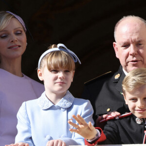 Le prince Albert II de Monaco, la princesse Charlene, le prince héréditaire Jacques et la princesse Gabriella - La famille princière de Monaco au balcon du palais, à l'occasion de la Fête Nationale de Monaco, le 19 novembre 2024. © Claudia Albuquerque / Bestimage