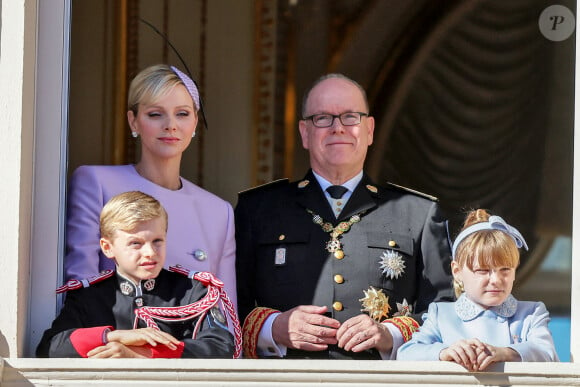 La femme d'Albert de Monaco a participé à deux évènements successifs
 
Le prince Albert II et la princesse Charlene de Monaco, et leurs enfants le prince Jacques et la princesse Gabriella - La famille princière de Monaco au balcon du palais, à l'occasion de la Fête Nationale de Monaco, le 19 novembre 2024. © Jacovides-Bebert/Bestimage