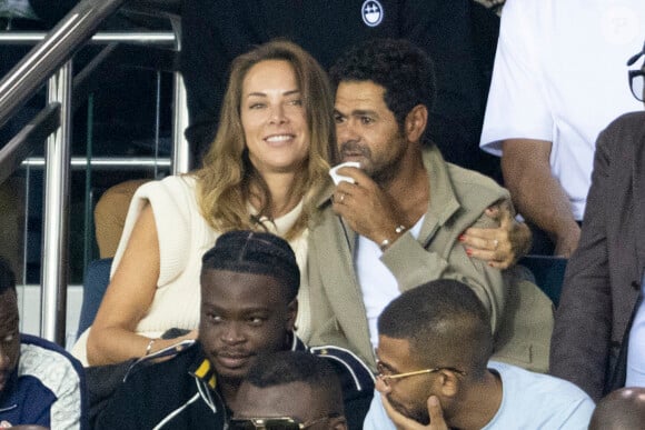 Mélissa Theuriau et son mari Jamel Debbouze - People assistent au match aller de la Ligue des Champions entre le Paris Saint-Germain et la Juventus (2-1) au Parc des Princes à Paris le 6 septembre 2022. 