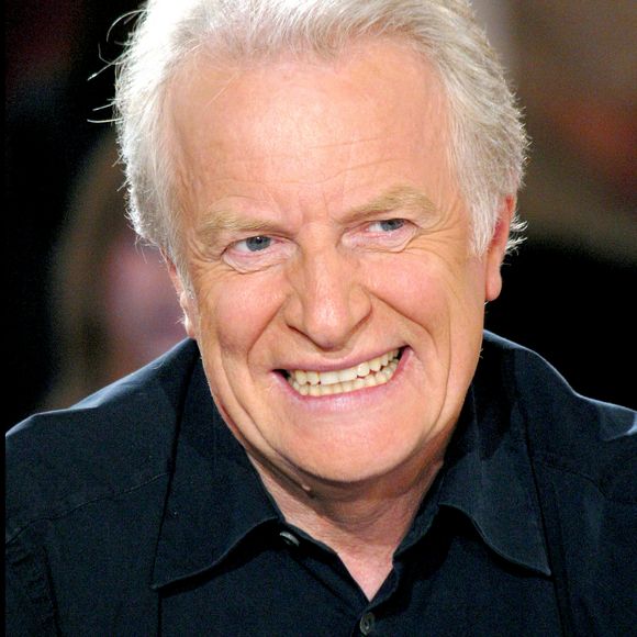 Andre Dussollier sur le plateau de 'Vivement Dimanche'