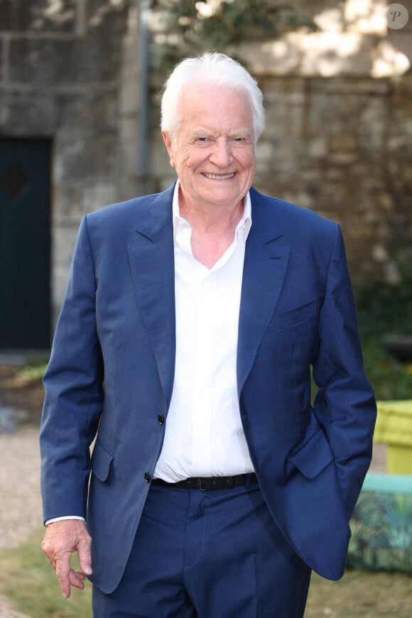 André Dussollier pose pour le photocall du Jury dans le cadre du 15ème Festival du Film d'Angoulême à Angoulême, 23 août 2022, France. Photo par Jerome Domine/ABACAPRESS.COM