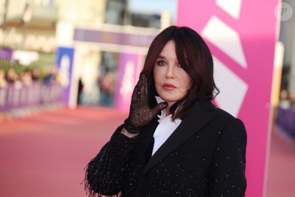 Isabelle Adjani - Arrivées à la cérémonie de clôture de la 50ème édition du Festival du Cinéma américain à Deauville. Le 14 septembre 2024 © Denis Guignebourg / Bestimage 