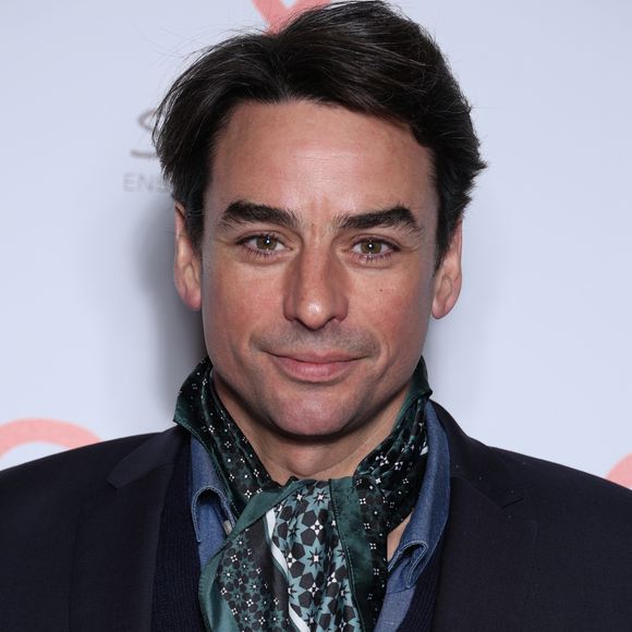 Julian Bugier - Photocall de la soirée de lancement du "Sidaction" au théâtre Edouard VII à Paris le 4 mars 2024. © Denis Guignebourg/Bestimage 