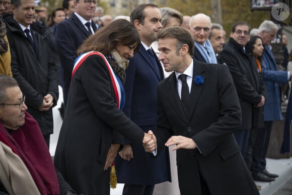 Le président Emmanuel Macron et les membres du gouvernement lors du dépôt de gerbe à l'Arc de Triomphe à Paris ; commémoration du 106ème anniversaire de l'armistice de 1918. Le 11 novembre 2024. © Eliot Blondet / Pool / Bestimage