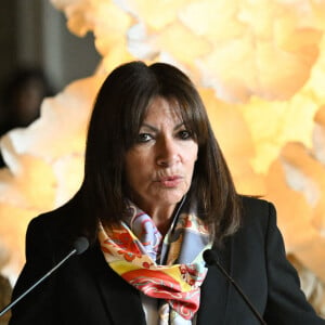 C'est ce qu'elle a confié à nos confrères du "Monde" dans un entretien exclusif ce mardi 26 novembre. 
Anne Hidalgo durant une présentation sur un projet autour de Notre-Dame de Paris, le 15 octobre 2024.