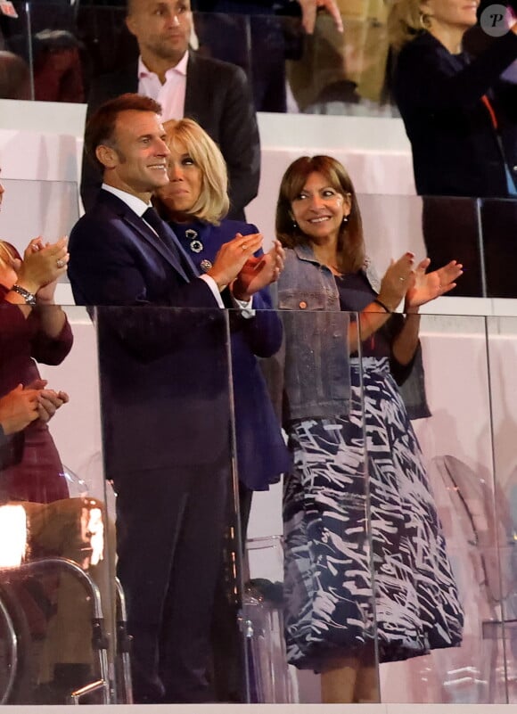 Emmanuel Macron, Brigitte Macron, Anne Hidalgo - Célébrités assistent à la cérémonie de clôture des jeux paralympiques Paris 2024 au Stade de France à Saint-Denis le 8 septembre 2024. © Dominique Jacovides/Bestimage