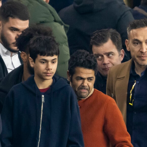 Jamel Debbouze n'hésite pas également à parler de sa "fierté absolue" de voir Léon avec le maillot de son club de coeur

Jamel Debbouze et son fils Léon - People dans les tribunes du quart de finale de la coupe de France de football entre le Paris Saint-Germain et l'OGC Nice (3-1) au Parc des Princes à Paris le 13 mars 2024. © Cyril Moreau/Bestimage