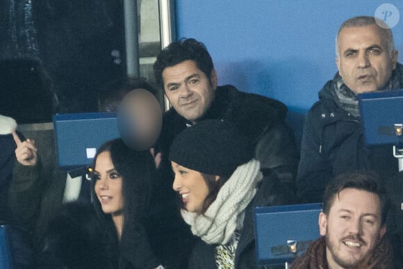 Jamel Debbouze et son fils Léon dans les tribunes lors du match de Champions League "PSG - Galatasaray (5-0)" au Parc des Princes à Paris, le 11 décembre 2019. © Cyril Moreau/Bestimage