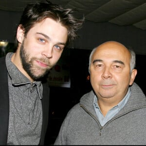 Arthur Jugnot est le fruit d'une idylle entre Gérard Jugnot et la costumière Cécile Magnan...
Exclusif - Arthur et Gérard Jugnot au premier championnat du monde de pétanque molle à Neuilly.