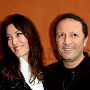 "Mais déjà rien que pour voir sa grand-mère, son arrière-grand-mère, et toute sa famille", a-t-elle ajouté.
Mareva Galanter et son compagnon Arthur (Jacques Essebag) - People au village des internationaux de France de tennis à Roland Garros à Paris. © Dominique Jacovides / Bestimage