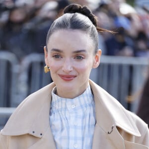 Charlotte Le Bon - Les célébrités arrivent au défilé Loewe Collection Femme Prêt-à-Porter Printemps/Eté 2025 lors de la Fashion Week de Paris, à l'Esplanade Saint-Louis, le 27 septembre 2024.