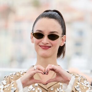 Charlotte Le Bon au photocall du film "Niki" lors du 77ème Festival International du Film de Cannes, au Palais des Festivals à Cannes, France, le 24 mai 2024. © Moreau-Jacovides/Bestimage