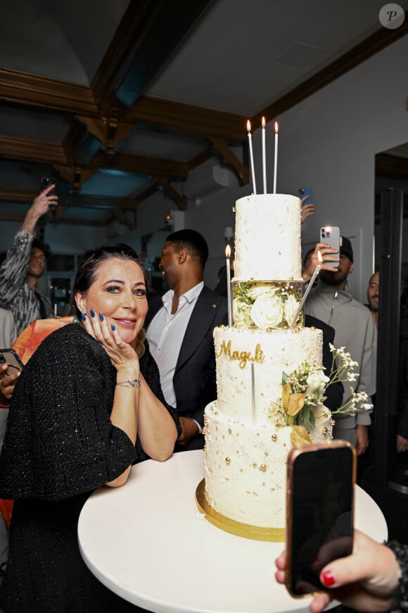 Exclusif - Magali Berdah lors de l'anniversaire surprise de M.Berdah (43 ans) au Pavillon Gravelle à Paris le 26 novembre 2024 avec tous ses amis influenceurs. © Pierre Perusseau / Bestimage