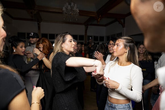 Exclusif - Magali Berdah et sa fille Shauna lors de l'anniversaire surprise de M.Berdah (43 ans) au Pavillon Gravelle à Paris le 26 novembre 2024 avec tous ses amis influenceurs. © Pierre Perusseau / Bestimage